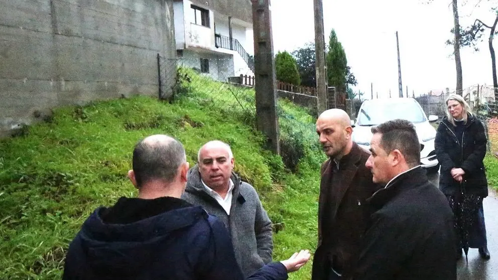 Representantes del Concello do Porri&ntilde;o y de la Diputaci&oacute;n de Pontevedra visitan en Budi&ntilde;o las actuaciones de mejora en la red de abastecimiento de la Comunidad de Usuarios de Casal-Chan-Orbenlle, dentro del plan de apoyo a las comunidades de aguas.