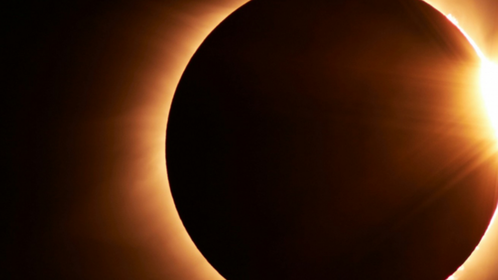 : El curso analizar&aacute; los fen&oacute;menos astron&oacute;micos relacionados con los eclipses de sol.