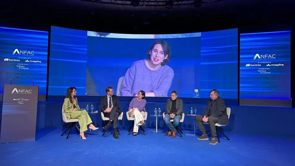 La conselleira de Econom&iacute;a e Industria, Mar&iacute;a Jes&uacute;s Lorenzana, intervino hoy en el Foro Anfac `El momento de Europa&acute;