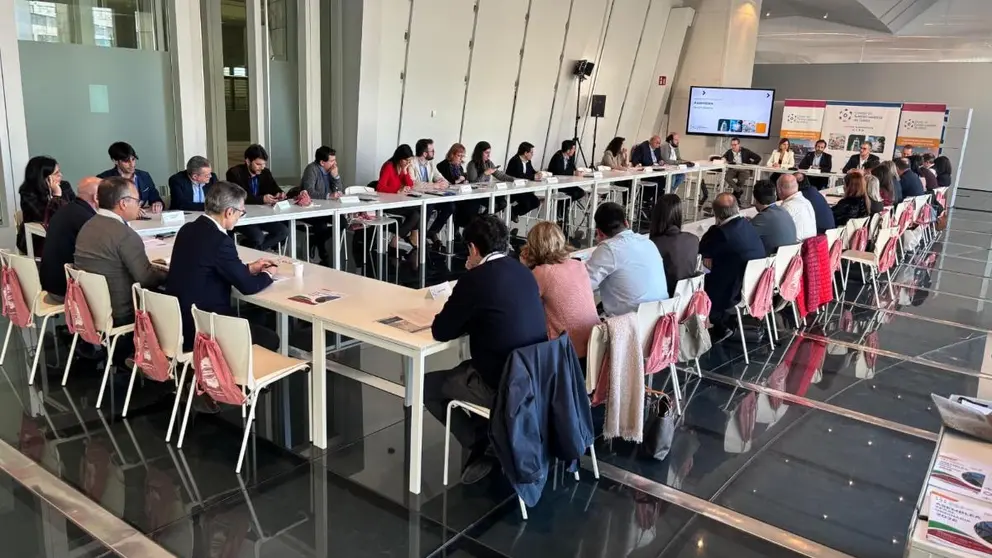 Imagen de la asamblea general del Cl&uacute;ster de la Funci&oacute;n Log&iacute;stica de Galicia, celebrada esta tarde con la participaci&oacute;n de representantes institucionales y del sector empresarial.