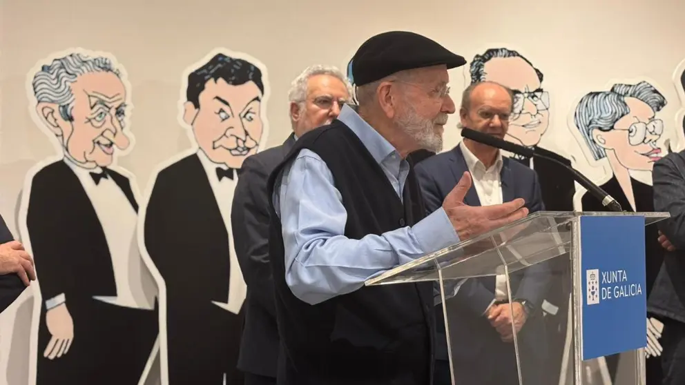 El caricaturista ferrolano Siro L&oacute;pez interviene durante la inauguraci&oacute;n de la exposici&oacute;n &ldquo;40 a&ntilde;os de autonom&iacute;a de Galicia en las caricaturas de Siro&rdquo; en la Casa de Galicia en Madrid, una muestra organizada por el Parlamento de Galicia que recorre cuatro d&eacute;cadas de historia pol&iacute;tica gallega a trav&eacute;s del humor gr&aacute;fico.