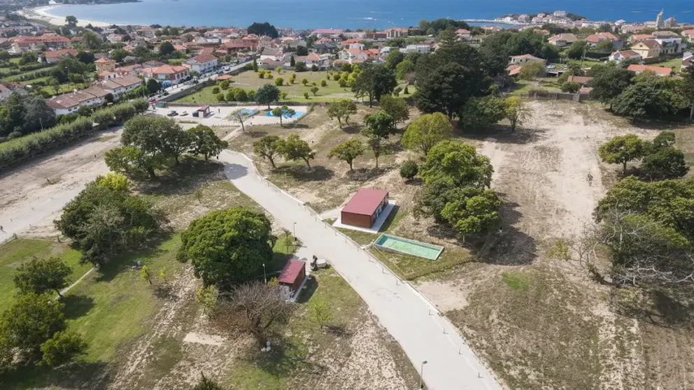 Vista a&eacute;rea del Ledicia Camper Park, el nuevo recinto para autocaravanas situado en Panx&oacute;n (Nigr&aacute;n), considerado el mayor de Galicia y del noroeste peninsular.