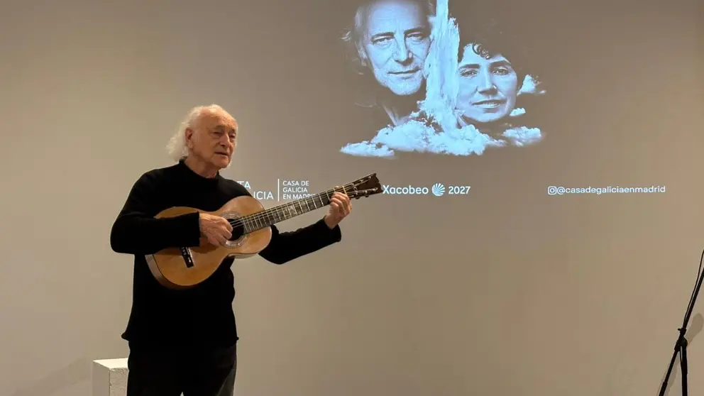 Amancio Prada durante la presentaci&oacute;n de su gira en la Casa de Galicia en Madrid, donde conmemorar&aacute; el 50 aniversario de su hist&oacute;rico disco dedicado a Rosal&iacute;a de Castro.