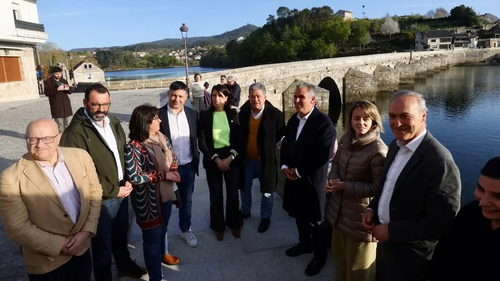La conselleira de Vivenda e Planificaci&oacute;n de Infraestruturas, Mar&iacute;a M. Allegue, junto al delegado territorial de la Xunta en Pontevedra, Agust&iacute;n Reguera, y la directora de la AXI, Mar&iacute;a Deza, visit&oacute; hoy la actuaci&oacute;n