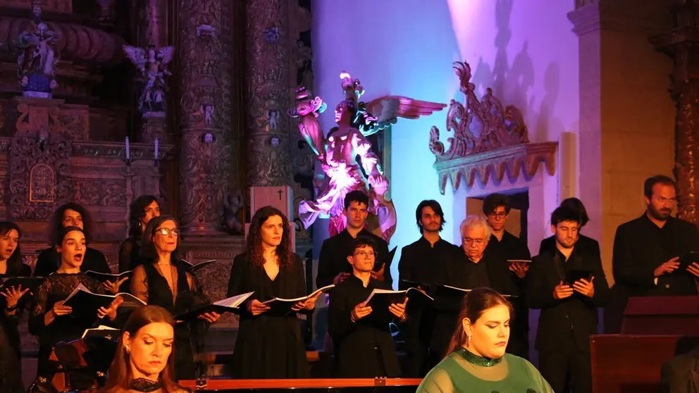 El Coro Porto Ensemble y los Solistas da &Oacute;pera de Bolso interpretan la Petite Messe Solennelle de Rossini en el Centro Interpretativo do Barroco, en un concierto que destac&oacute; por su intensidad y riqueza musical dentro de la programaci&oacute;n de Semana Santa.