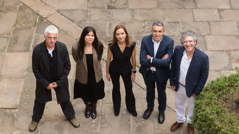 Los premiados en los galardones de la Real Academia Galega de Ciencias posan tras el acto celebrado en el Pazo de San Roque de Santiago.