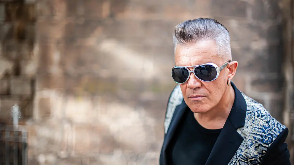 M&aacute;rtin S&aacute;nchez posa con la est&eacute;tica rockera que acompa&ntilde;a el lanzamiento de su nuevo disco, Corazones Salvajes.