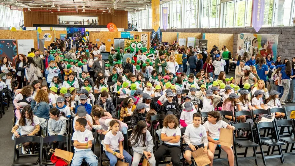Cientos de escolares participaron en la VII Feria de Educaci&oacute;n, Ciencia y Tecnolog&iacute;a de Ponte de Lima, un evento que reuni&oacute; innovaci&oacute;n, rob&oacute;tica, sostenibilidad y actividades educativas para toda la comunidad.