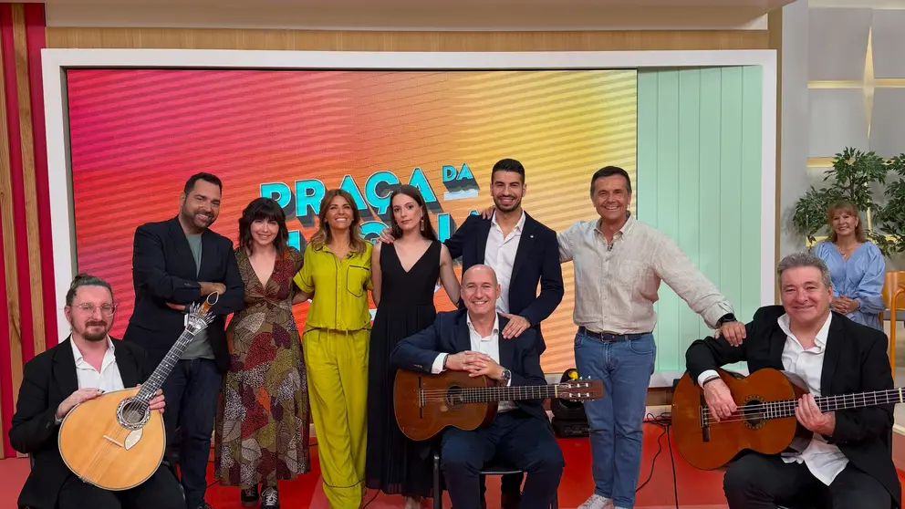 El equipo del Arcos Fado Fest junto a m&uacute;sicos y artistas invitados durante la presentaci&oacute;n televisiva del festival en la RTP, donde tambi&eacute;n actuaron Ana Rita Prada y Tiago Correia.