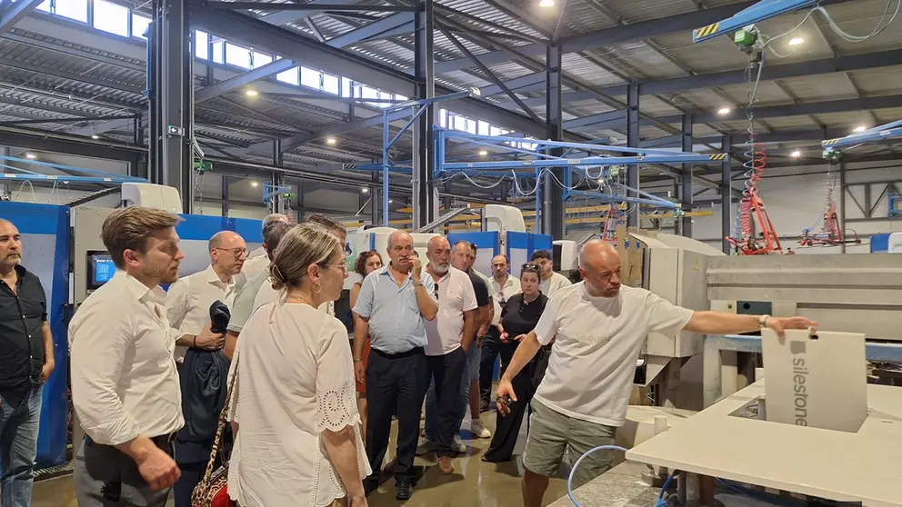 Representantes municipales de Arcos de Valdevez durante la visita a la empresa Granico, situada en los alrededores de Toulouse.
