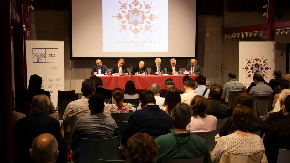 Acto institucional celebrado en Tui con motivo del 800 aniversario de la dedicaci&oacute;n de la catedral, dentro del programa de las Jornadas nacionales de Patrimonio Cultural de la Iglesia.