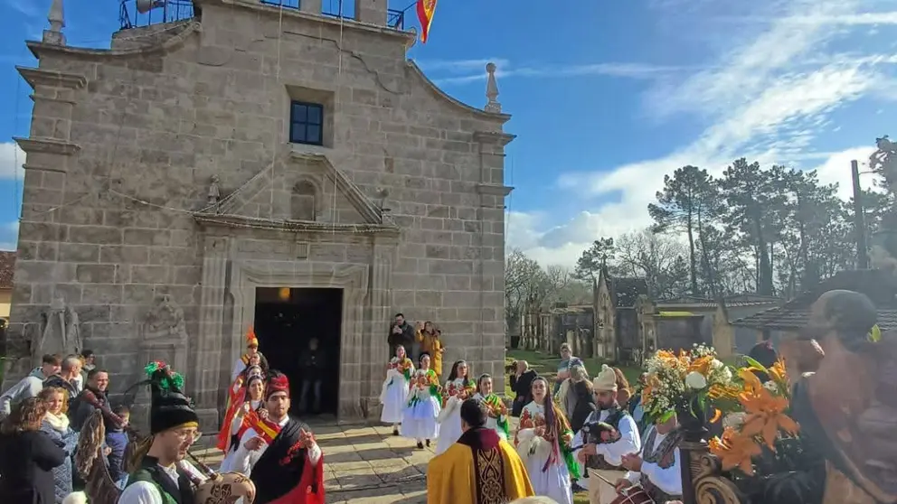 O Rancho de Reis de Riofr&iacute;o, &aacute; entrada da igrexa parroquial, nunha das celebraci&oacute;ns m&aacute;is singulares e arraigadas da parroquia.
