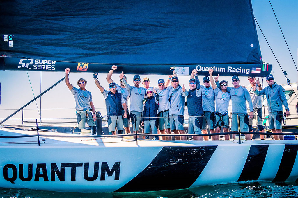 La tripuación del Quantum Racing celebrando la victoria en el agua - Foto Nico Martínez