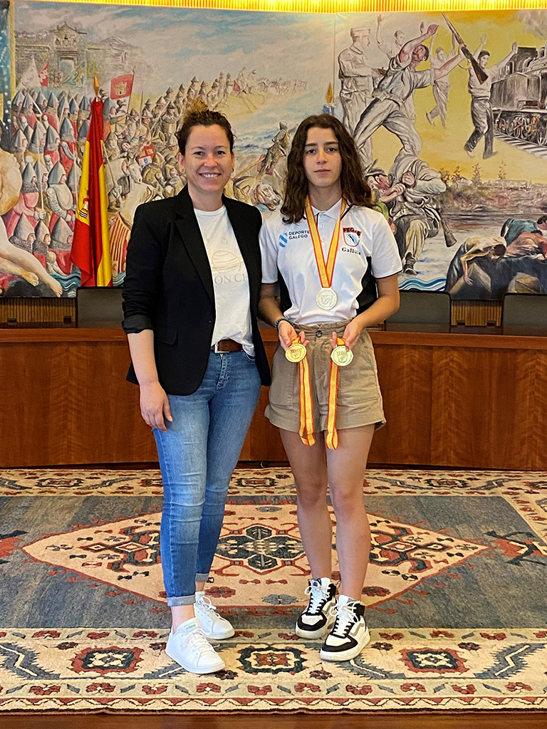 Aldara con la alcaldesa de Salvaterra, Marta Valcárcel.