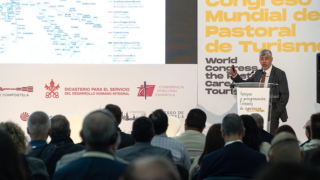 Ildefonso de la Campa, director del Xacobeo e Relacións coas Asociacións do Camiño de Santiago, fue el encargado de acercar a los congresistas la historia del Camino de Santiago.