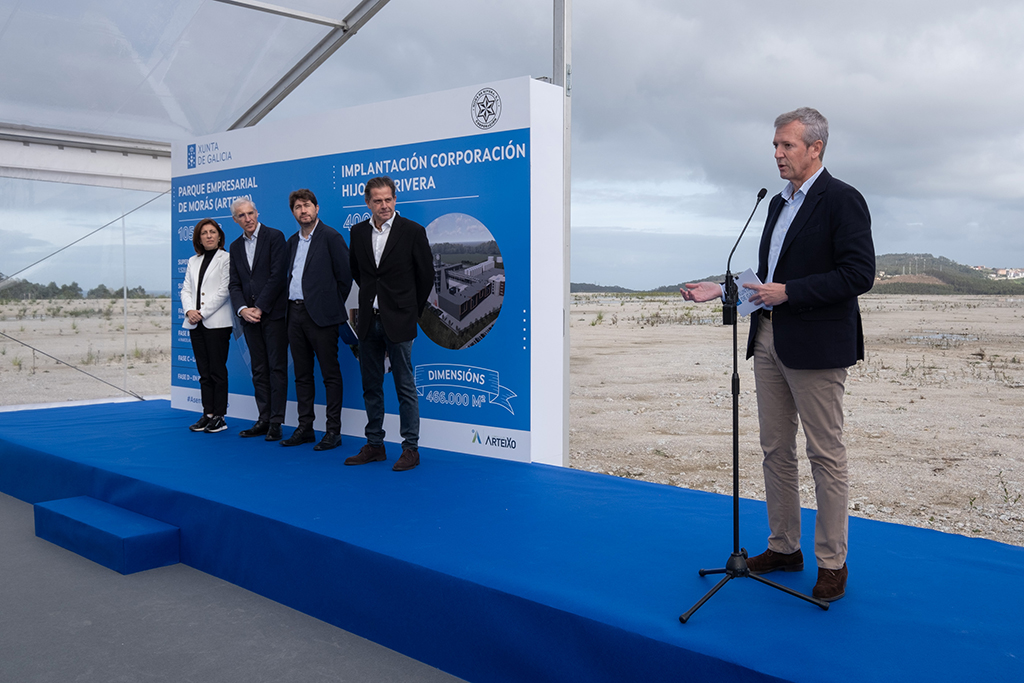 O presidente da Xunta, Alfonso Rueda, acompañado do vicepresidente primeiro e conselleiro de Economía, Industria e Innovación, Francisco Conde, e da conselleira de Medio Ambiente, Territorio e Vivenda, Ánxeles Vázquez, visita o proxecto da nova fábrica de Estrella Galicia. Polígono de Morás (Arteixo), 04/11/22.