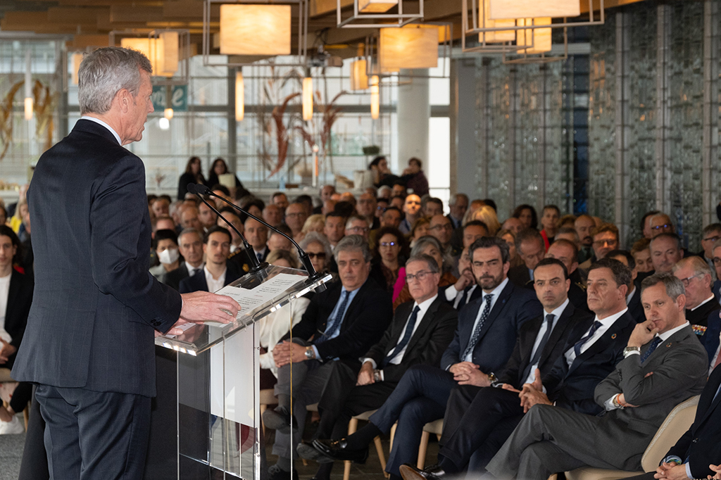 Le adelanta que la Xunta seguirá trabajando intensamente en hacer realidad las “grandes reivindicaciones” de Galicia, entre las que sitúa las mejoras en infraestructuras, el buen aprovechamiento” de los fondos Next Generation, el desarrollo de las competencias autonómicas y soluciones a los problemas de la sanidad gallega.