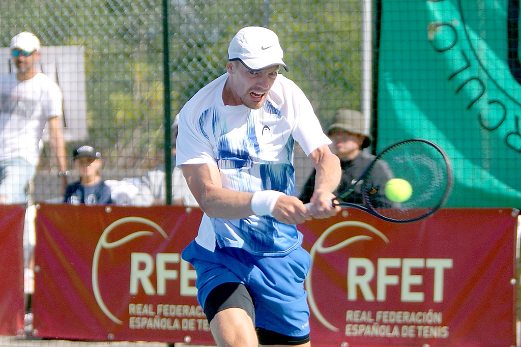 Robert Strombachs (medios)