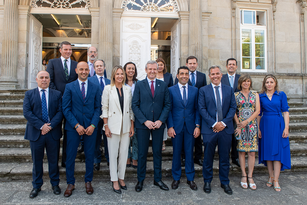    O titular do Executivo galego, Alfonso Rueda, asiste ao pleno de sesión constitutiva da corporación da Deputación de Pontevedra. No Pazo Provincial