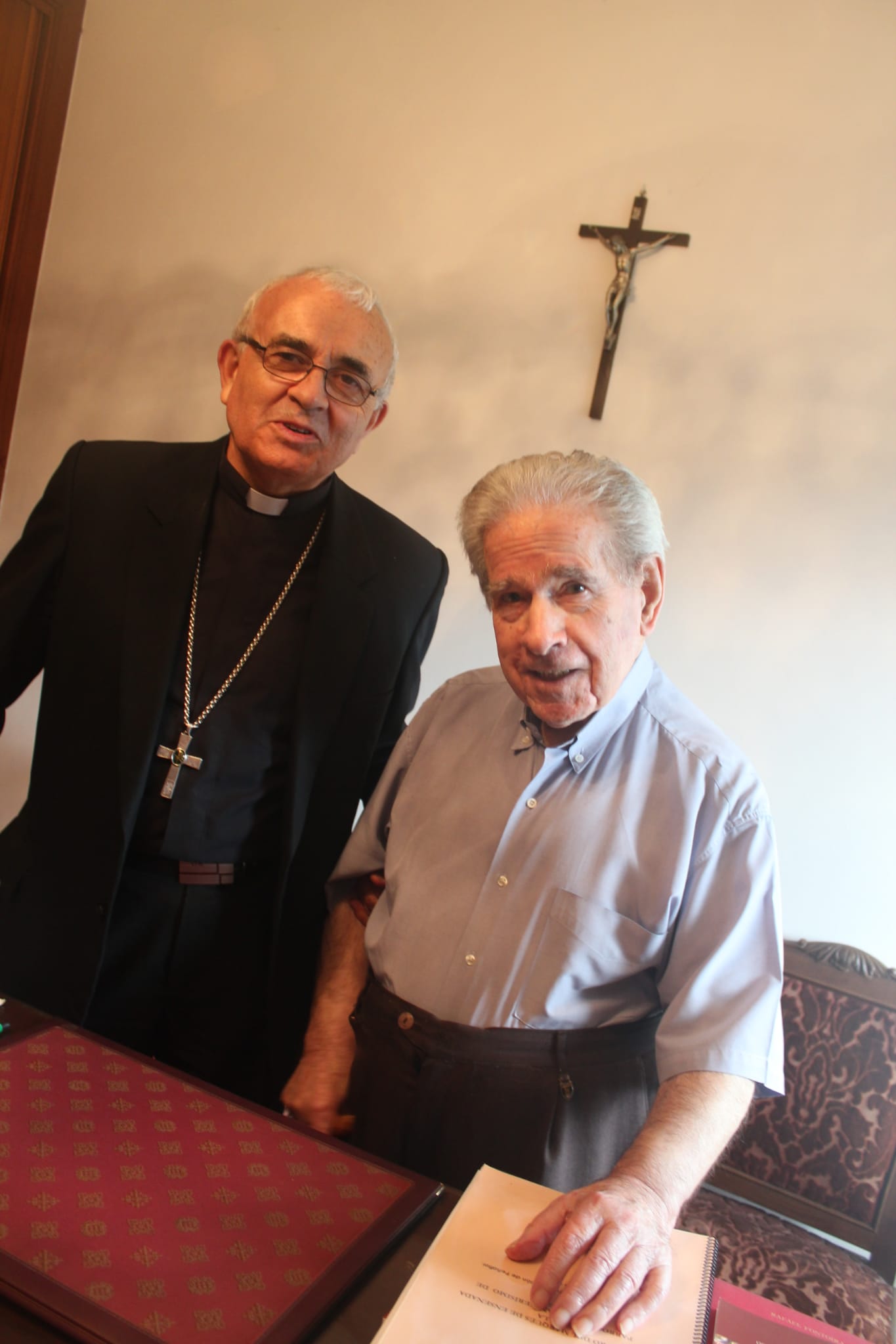 Francisco González Gago con el obispo de Abancay, Perú, Gilberto Gómez.