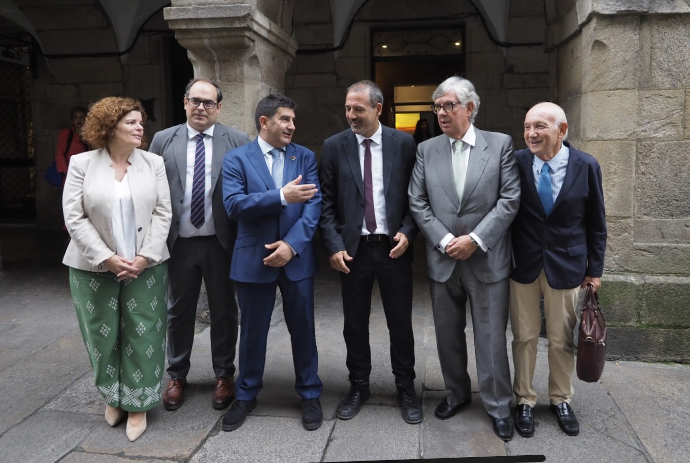 Imagen de la reunión sobre el Corredor Atlántico de ayer con el presidente de la Confederación Empresarial Gallega, CEG, con el secretario general de Infraestructuras del Ministerio de Transportes, Javier Flores, en cuyas declaraciones ha destacado que más de la mitad de los 1.400 millones del presupuesto del Corredor Atlántico (763 millones) ya están en contratación o en ejecución.