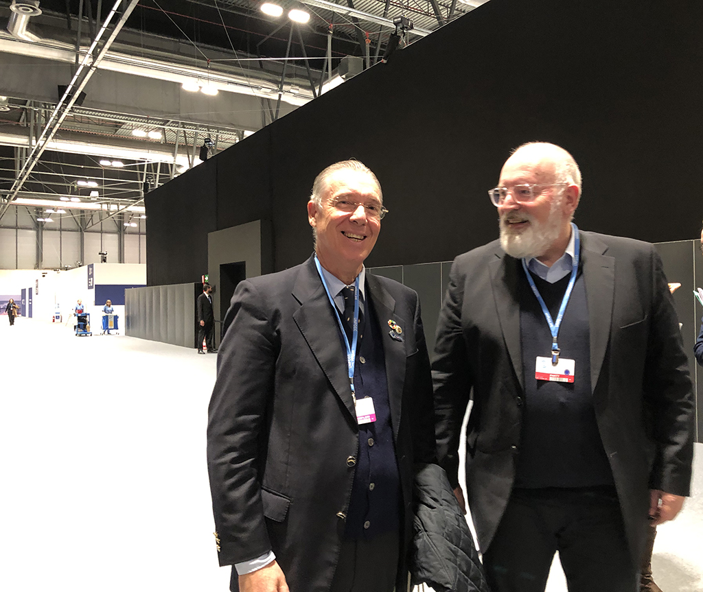 Francisco Peña co el vicepresidente de la Comisión Europea, Frans Timmermans, en la Cumbre del Clima de Madrid celebrada en el 2019,