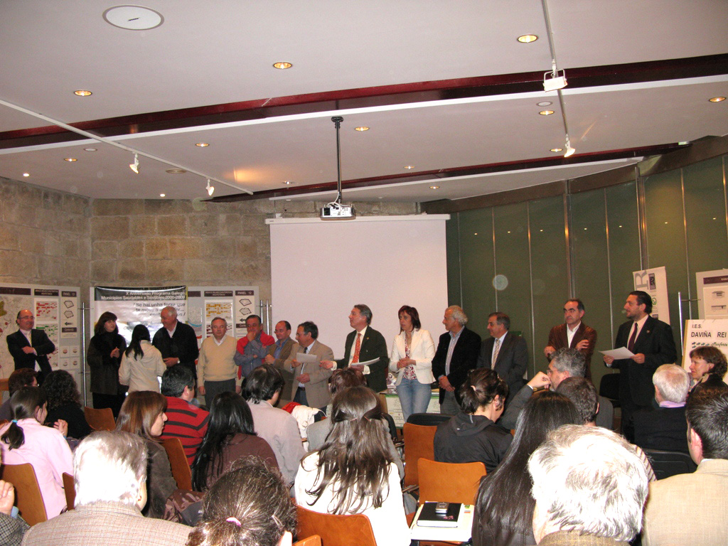Acto de clausura e entrega de diplomas do XXXIX Curso de Saúde Ambiental (Castro Caldelas, 23-27 marzo 2009), no que participaron autoridades, alcaldes e responsables políticos dos concellos da Ribeira Sacra ourensana e lucense, celebrado no Salón Noble do Castelo De Castro Caldelas.