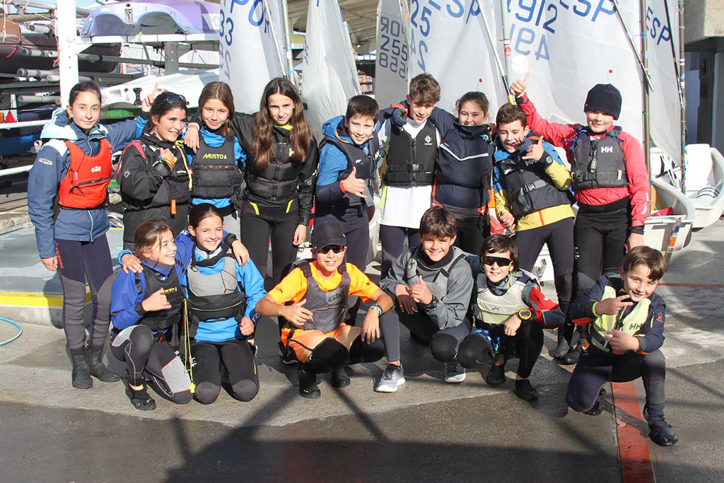 2023-11-25 Gran ambiente y mucha juventud en la Marina del Náutico de La Coruña (Foto Pedro Seoane)