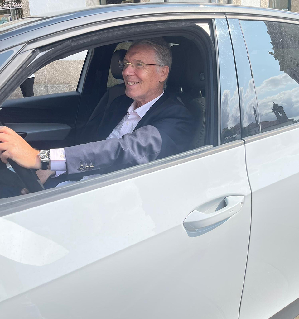 Francisco Peña al volante de su VW-ID.3 Pro