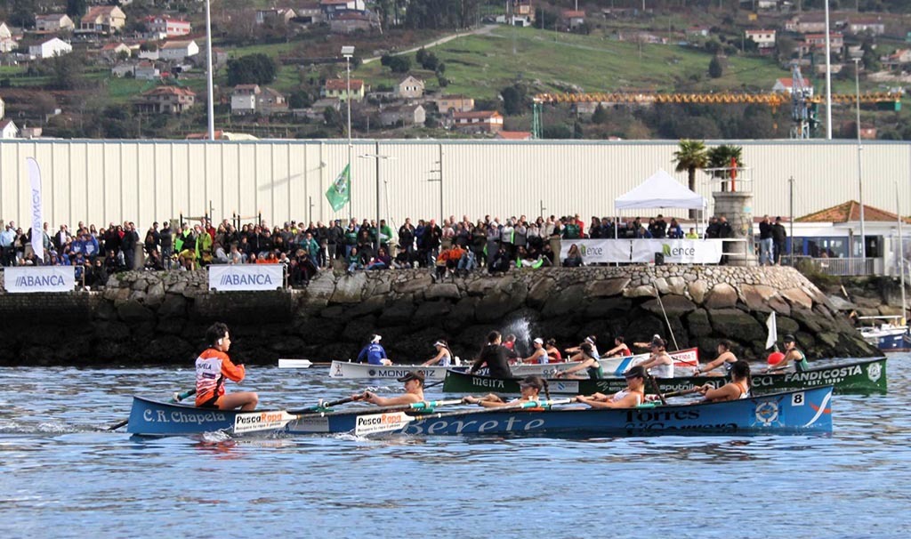 2023-12-03 Las juveniles femeninas cerraron la primera parte de las competiciones de bateles (Foto Pedro Seoane)