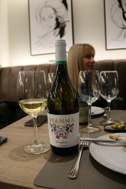 Vianna à mesa, em Bruxelas