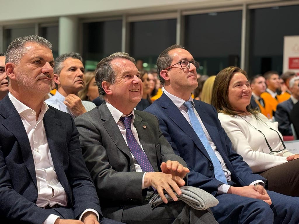 El alcalde de Vigo, Abel Caballero, con el director de Montecastelo, José Manuel Rodríguez Lago.