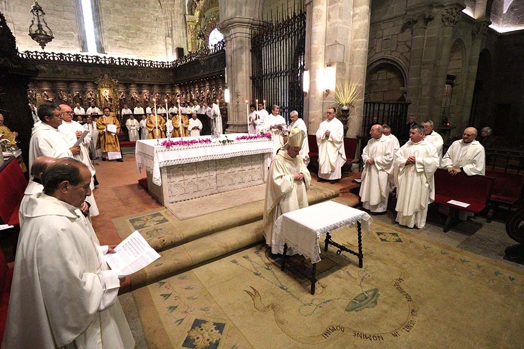 Celebración de la Misa Crismal en Tui