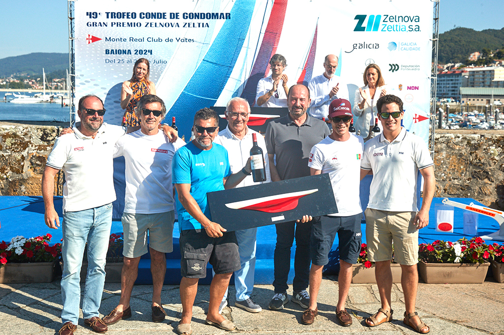 Parte de la tripulación del Marnatura, record del Carrumeiro Chico