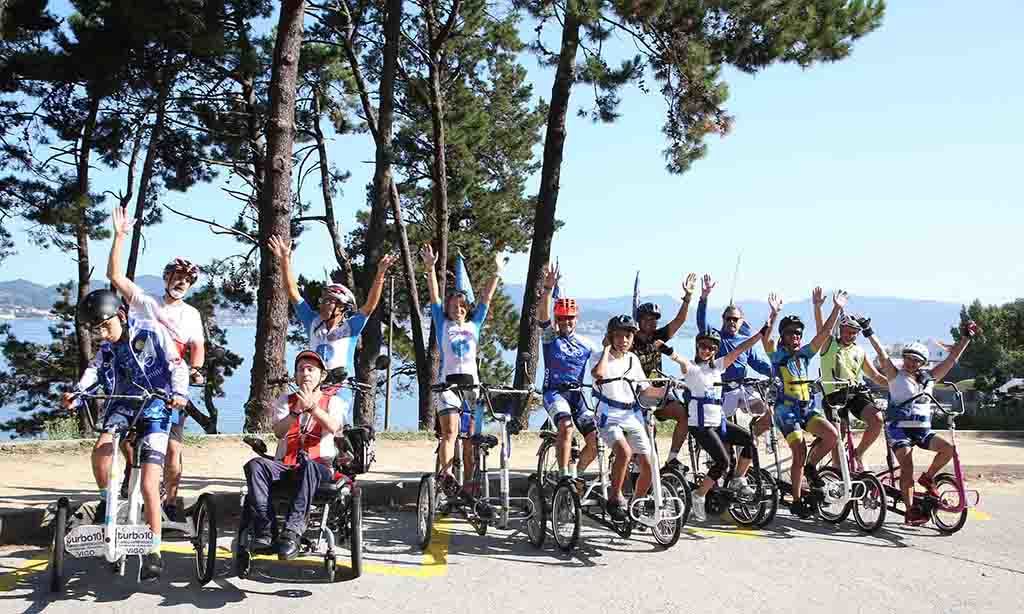 DisCamino, una asociación que hace posible que personas con discapacidad puedan realizar el Camino de Santiago.