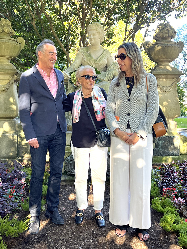 El catedrático José María Paz Gago ha anunciado el inminente estreno de la obra de teatro Cigareras, adaptación de la novela La tribuna, ambientada en la fábrica de Tabacos de A Coruña.