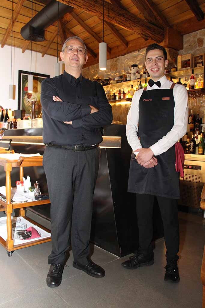 Rafael con el gerente de Pimm's, Ángel Silu.