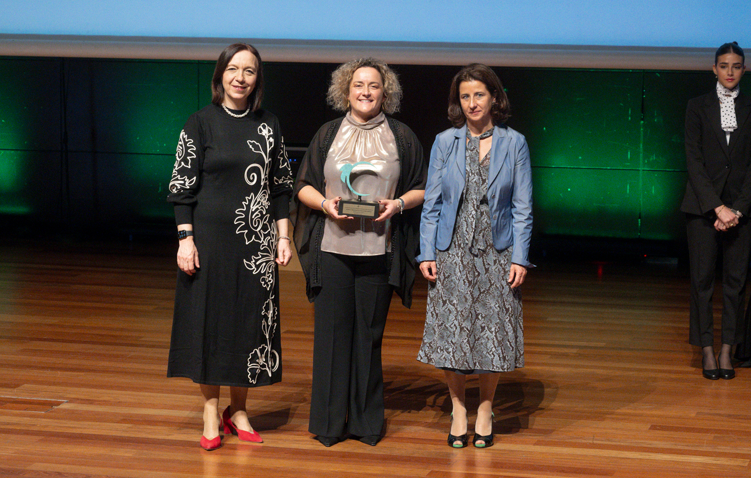 •	Chelo Miñana, directora de enoturismo de Masaveu Bodegas, recogió el galardón en el evento celebrado el pasado viernes en el Centro de Arte Reina Sofía.