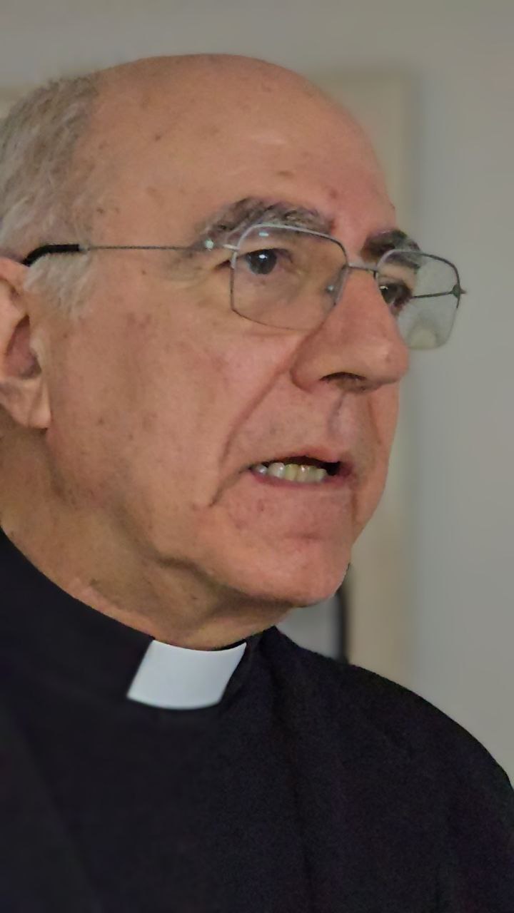 José Carlos Martin de la Hoz es Dr. en Historia de la Teología. Dirige la oficina del Opus Dei en España que lleva los procesos de beatificación y canonización.