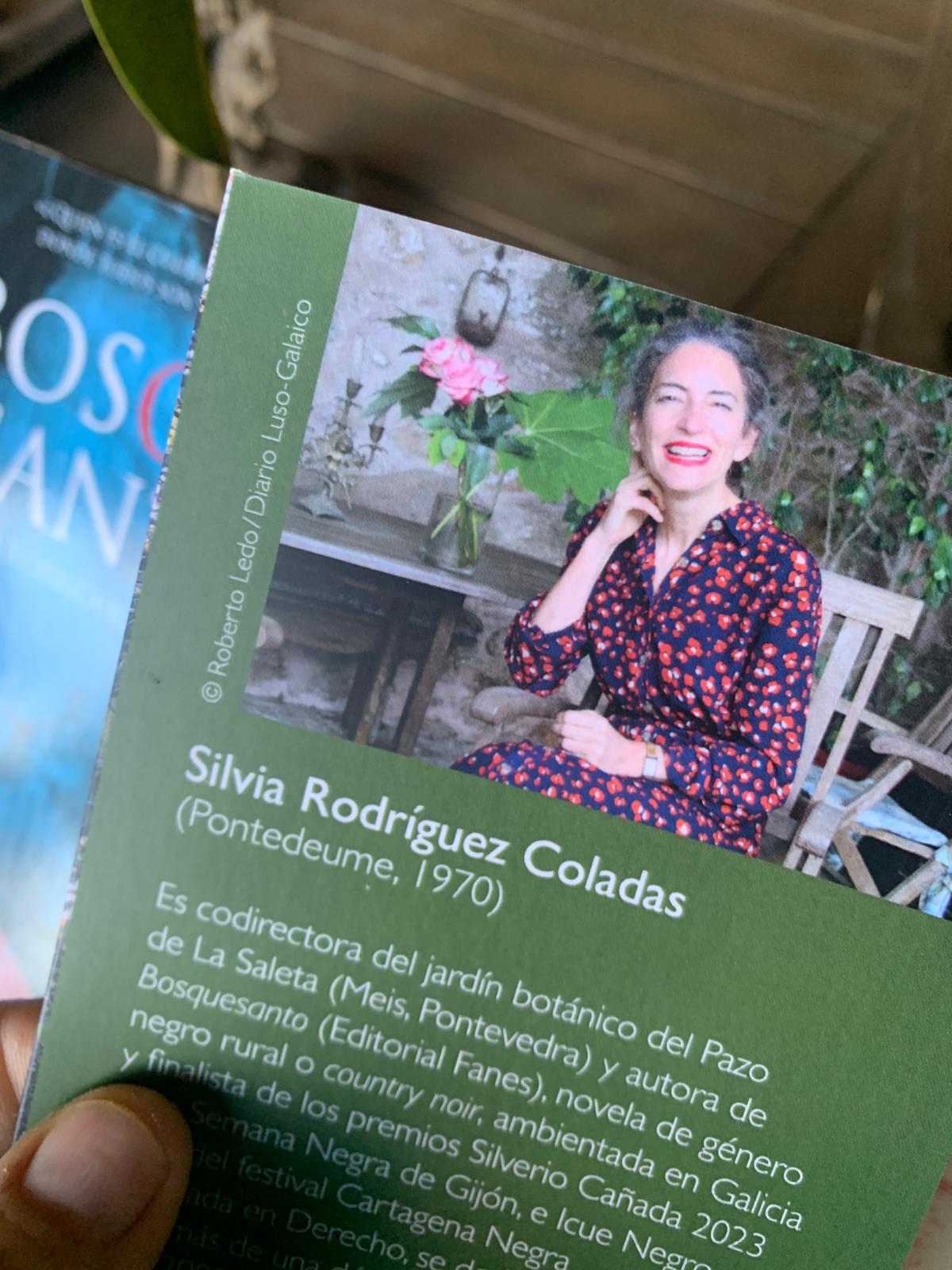 Foto de la autora en la contraportada realizada por Roberto Ledo.