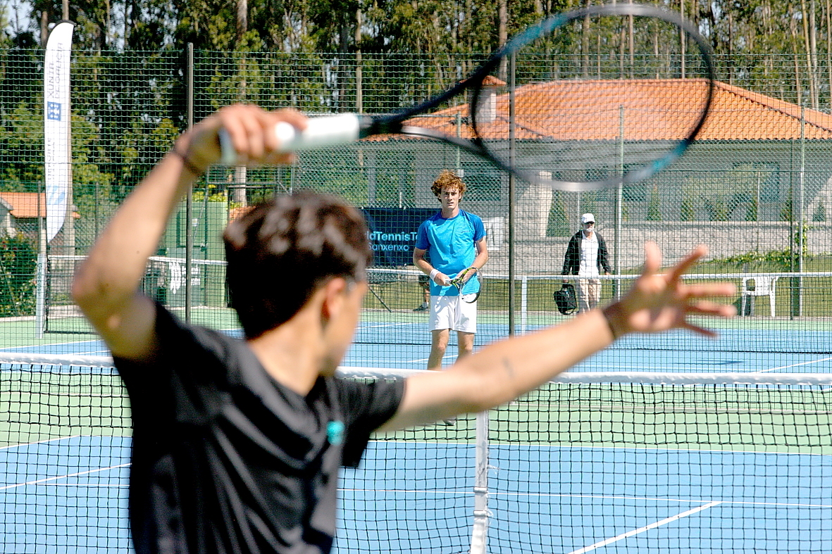 Callejón se dispone a sacar ante Mano.