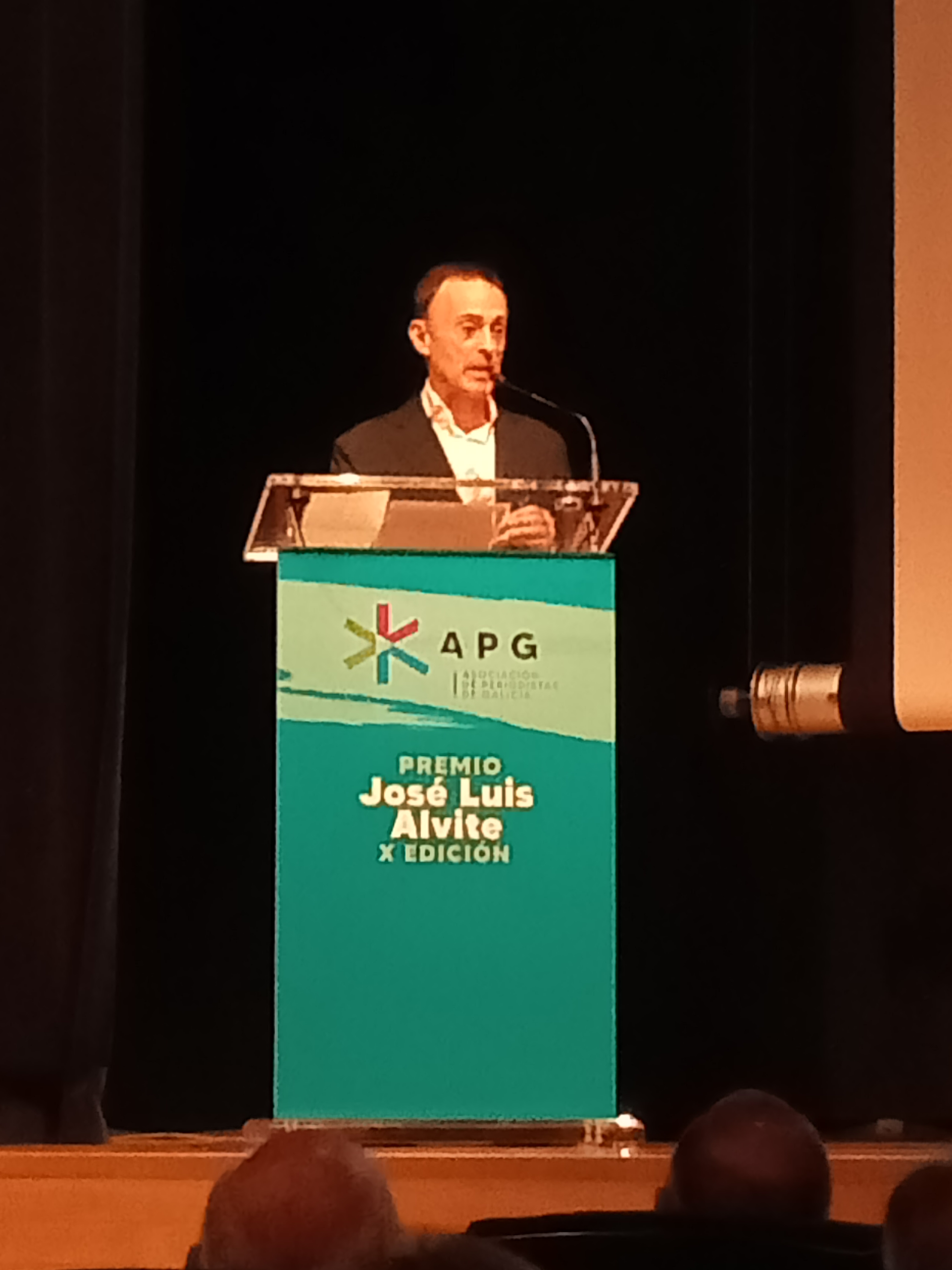 Un titular con algo textual del ganador del premio:


"Bieito Rubido me abrió las puertas del gran periodismo": Luis Ventoso recibe el Premio José Luis Alvite de Columnismo.