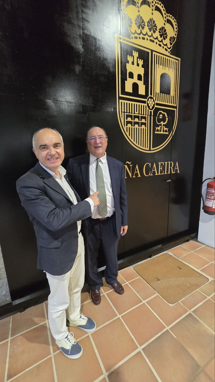 Carlos Moro es el propietario de Viña Caeira, una bodega de la DO Rías Baixass que se acaba de inaugurar.