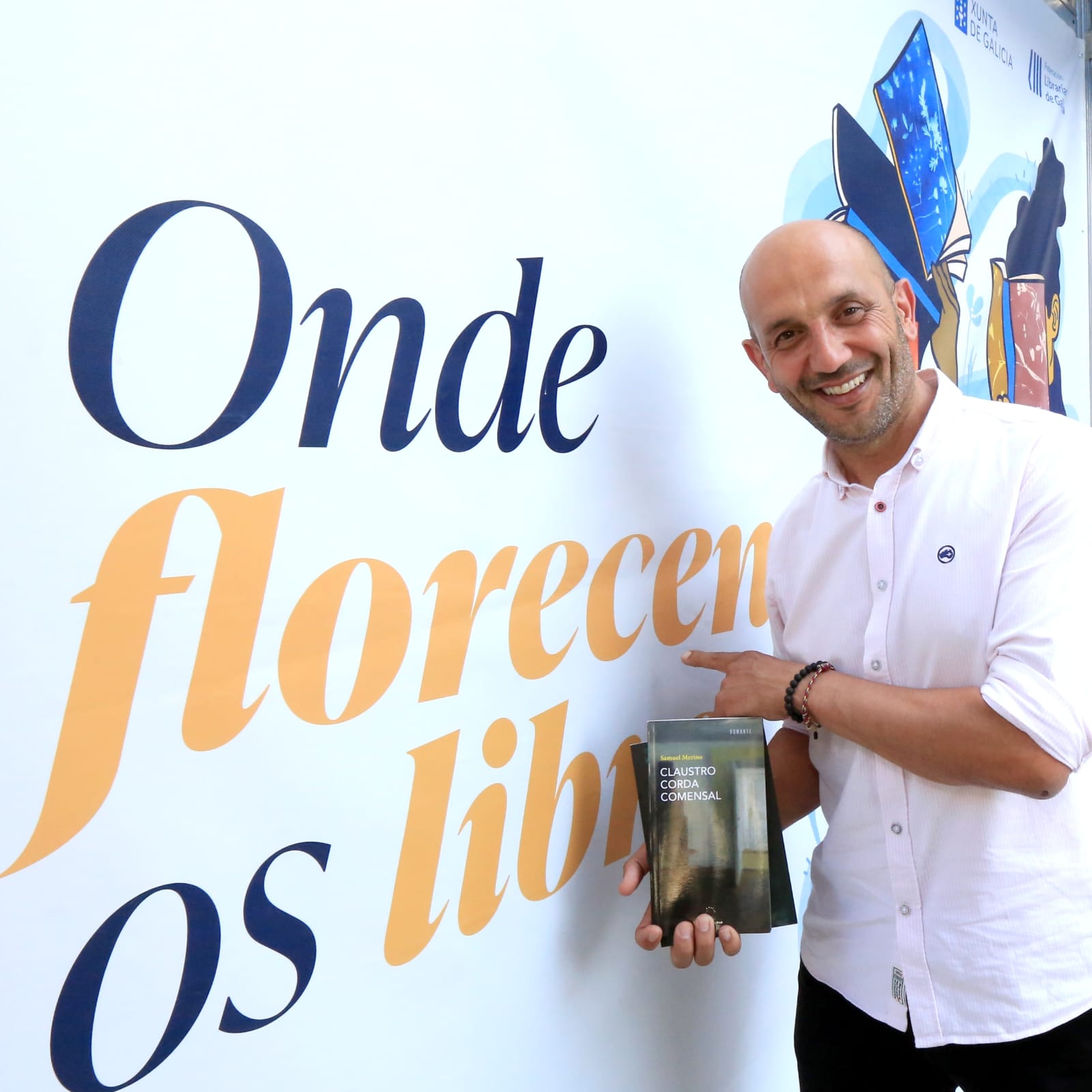 O alcalde do Porriño, Alejandro Lorenzo, durante a inauguración da Feira do Libro 2025, baixo o lema "Onde florecen os libros".