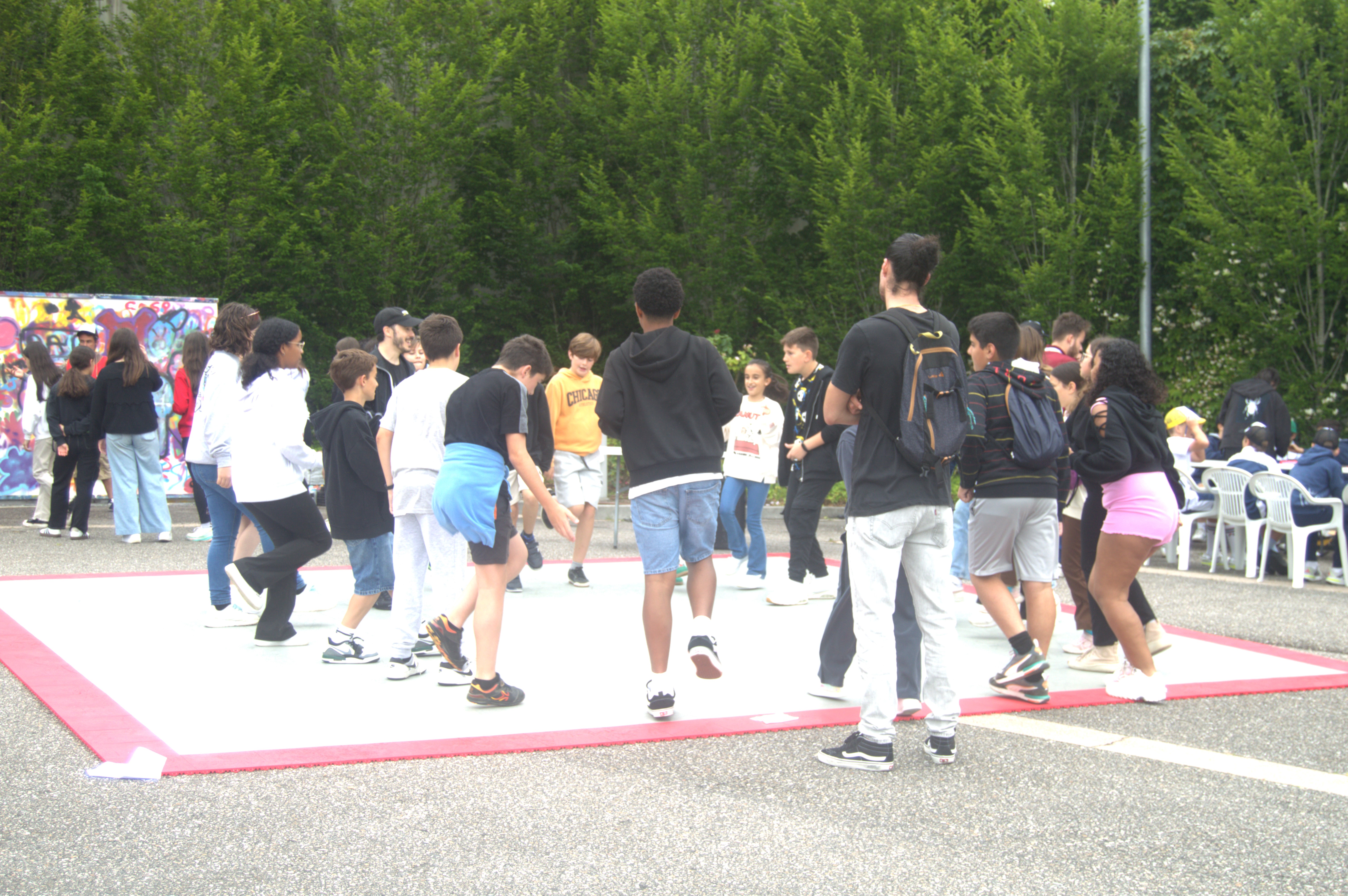 Futuros embaixadores da rosa: escolares de Mos mergúllanse na historia e simboloxía da festa.