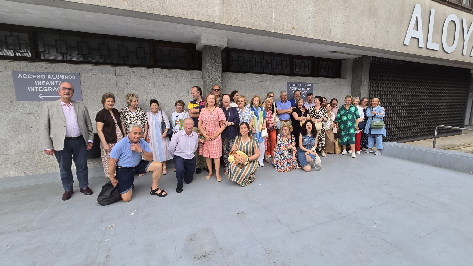 Algunas de las personas que asistieron a la tertulia de Carlos Figuero, en Aloya, Vigo.