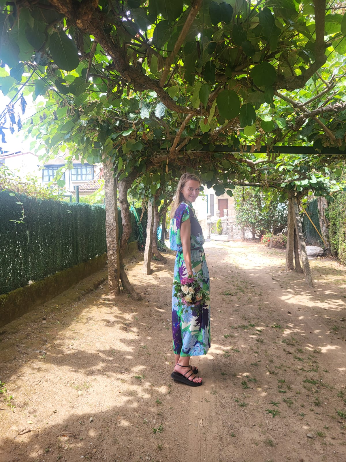 La pionera en influencia digital, María de León, referente de estilo de vida, moda y bienestar, transmitiendo esperanza en la Villa de los Viaductos.