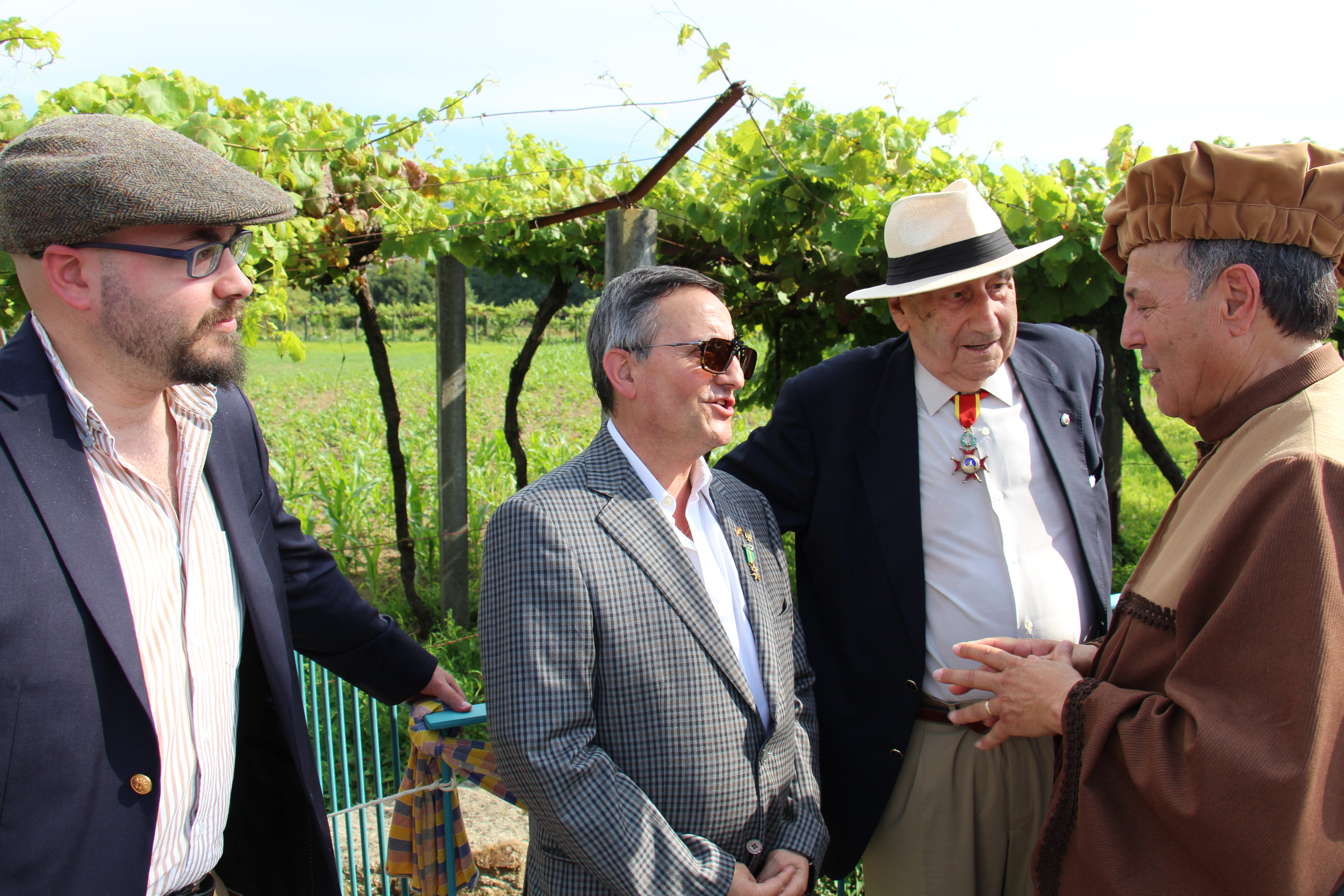 En Correlhã, Ponte de Lima, con su inseparable 'escudero', Manuel Abril, en 2022.ARCHIVO DL-G.