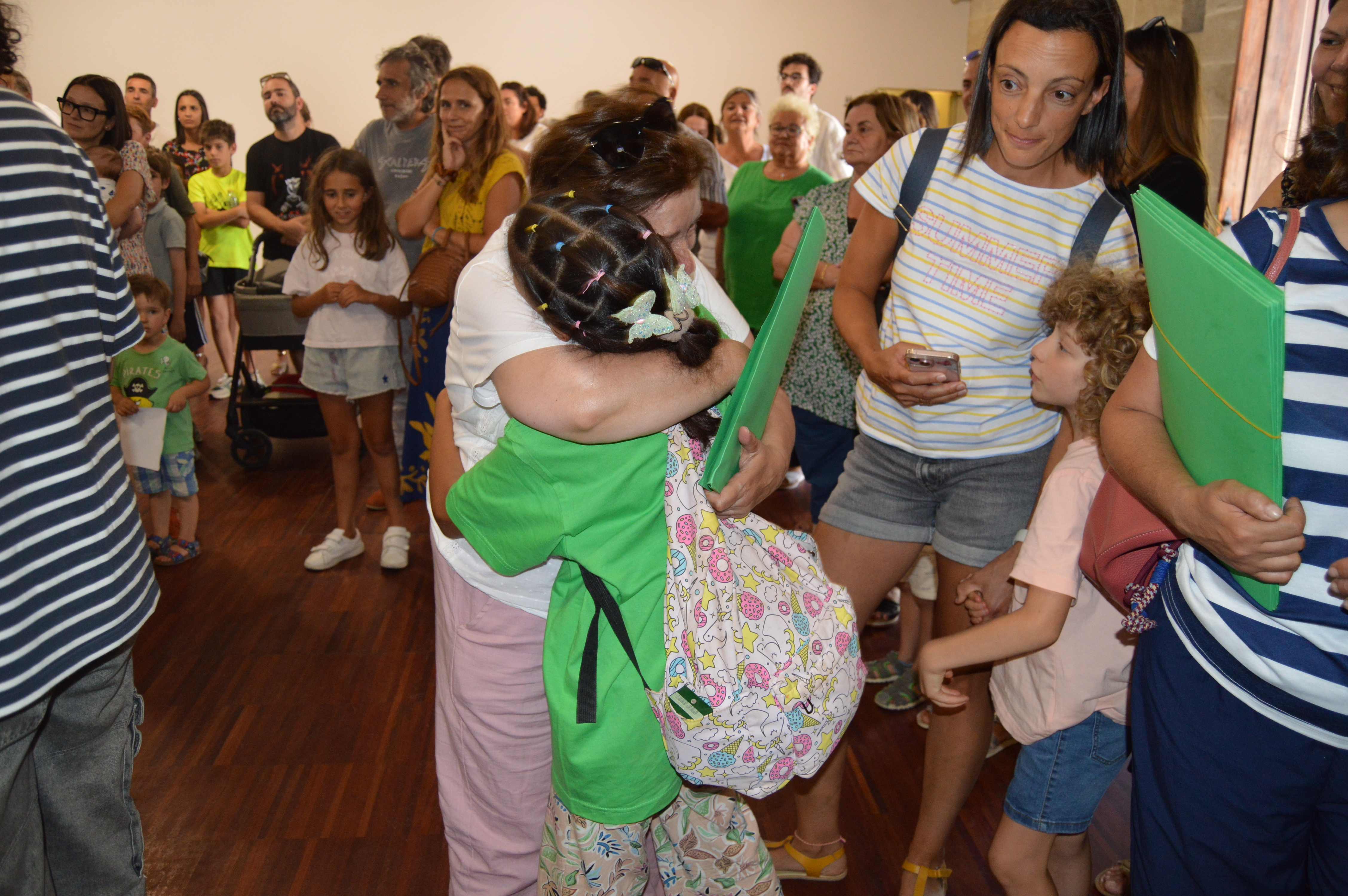 Pequeñas sonrisas y grandes corazones: Niños saharauis junto a sus familias de acogida en Mos.