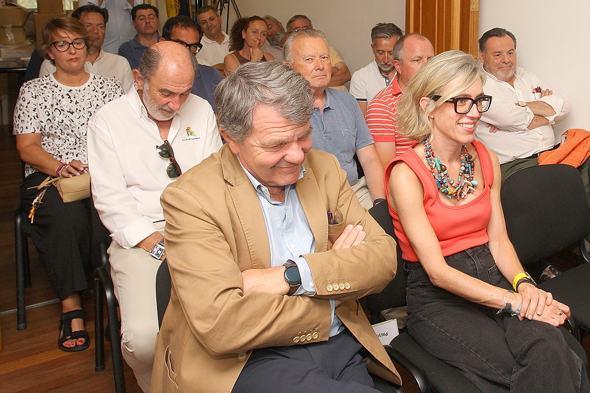 Álvarez y Fernández en primera posición.